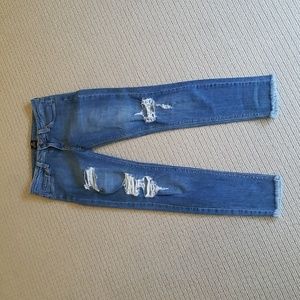 Distressed skinny jeans